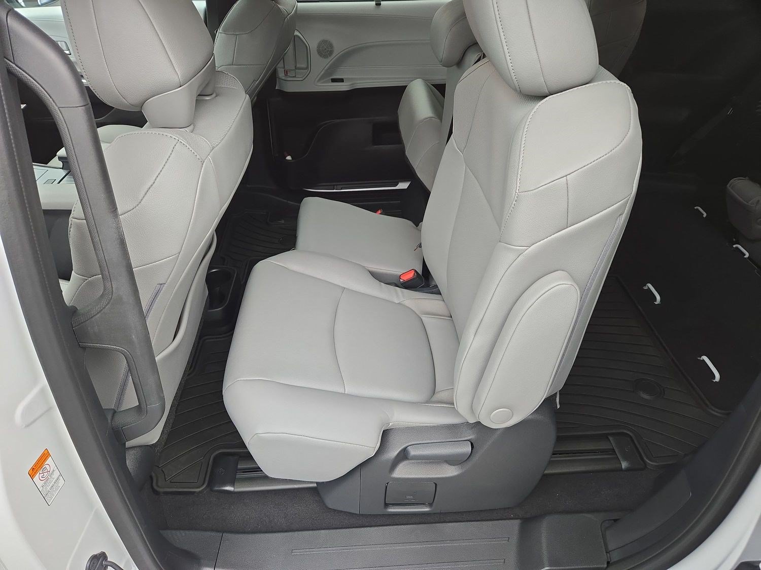 New 2026 Toyota Sienna XLE FWD image 18