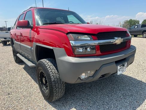 Used 2002 Chevrolet Avalanche 2500 w/ Convenience Pkg AWD/4WD image 2