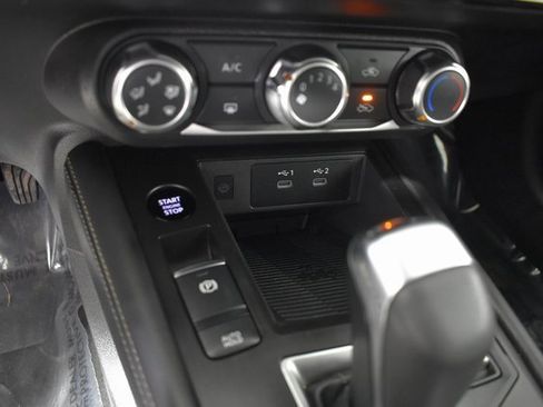 Certified 2025 Nissan Kicks SV image 16