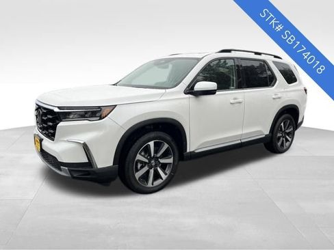 New 2025 Honda Pilot Touring image 3