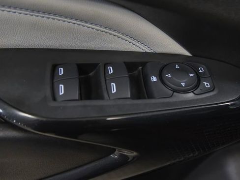 Used 2025 Chevrolet Trax LT w/ LT Convenience Package image 17