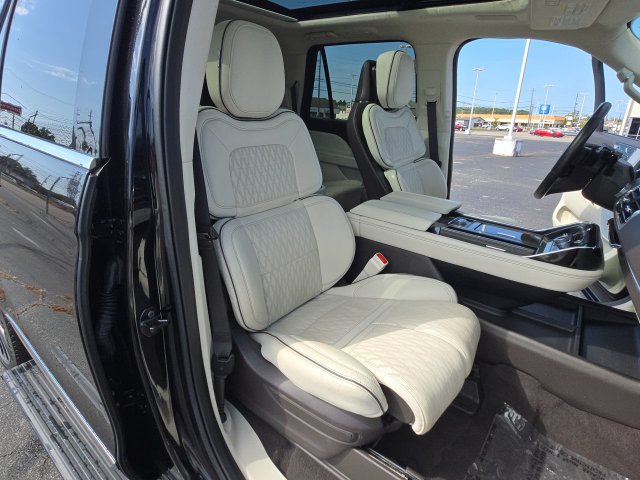 Used 2024 Lincoln Navigator L Black Label AWD/4WD image 26