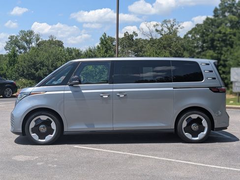 Used 2025 Volkswagen ID. Buzz 1st Edition RWD image 6