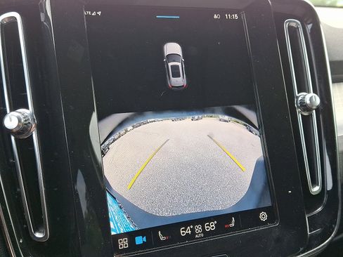 Certified 2025 Volvo XC40 B5 Core image 18