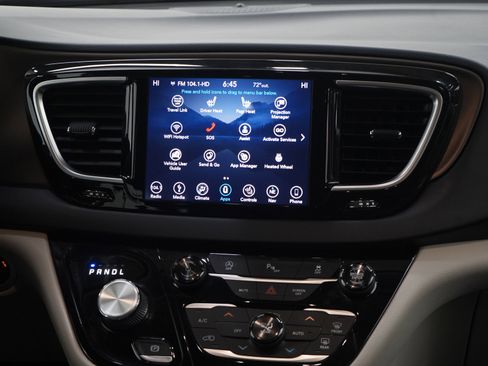 Used 2018 Chrysler Pacifica Touring-L Plus image 16