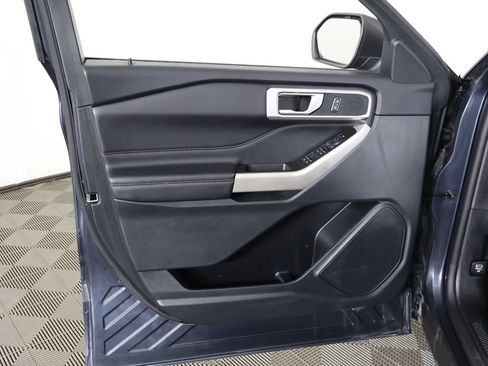 Used 2024 Ford Explorer XLT w/ Equipment Group 202A RWD image 17