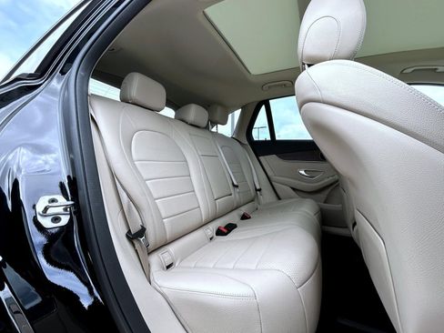 Used 2022 Mercedes-Benz GLC 300 4MATIC image 18