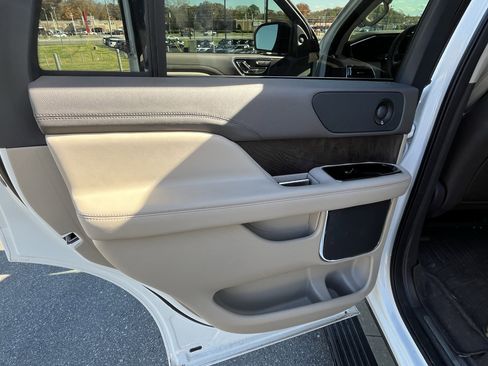 Used 2024 Lincoln Navigator Premiere image 30