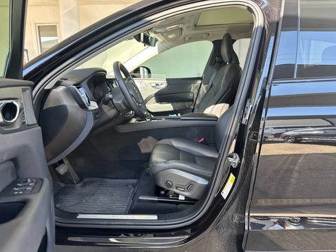 Used 2025 Volvo XC60 T8 Plus w/ Protection Package Premier AWD/4WD image 9