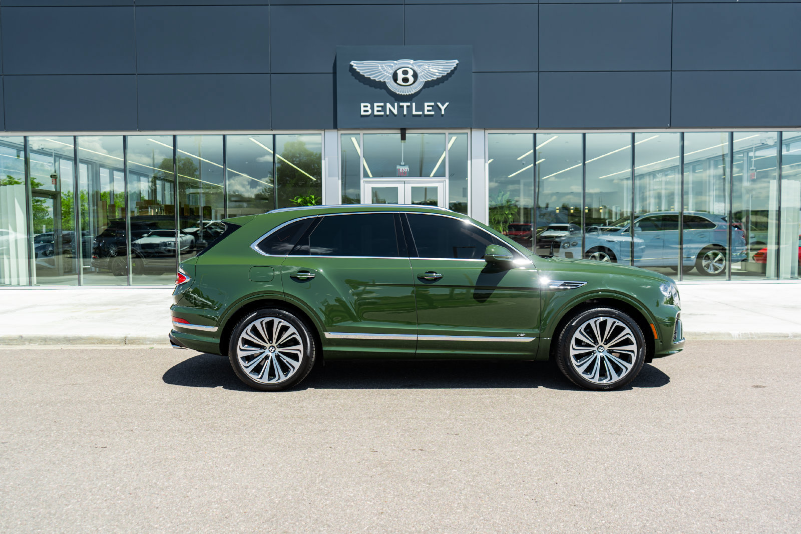 Certified 2022 Bentley Bentayga AWD/4WD image 14
