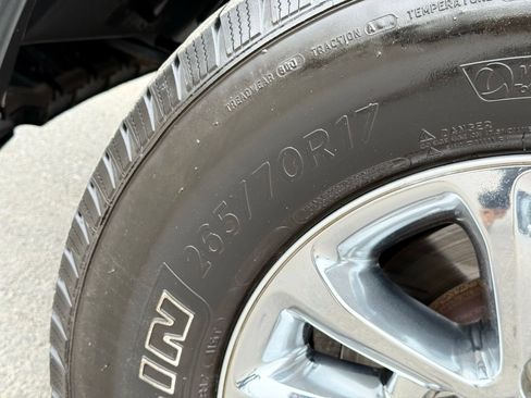 Used 2018 RAM 1500 SLT AWD/4WD image 16