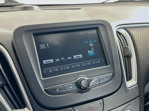 Used 2017 Chevrolet Malibu LS FWD image 33