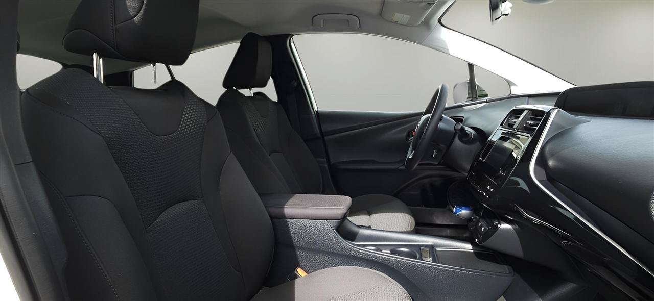 Used 2019 Toyota Prius LE FWD image 33