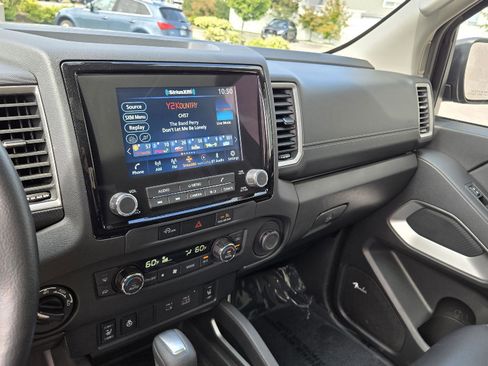 Used 2024 Nissan Frontier SL image 28