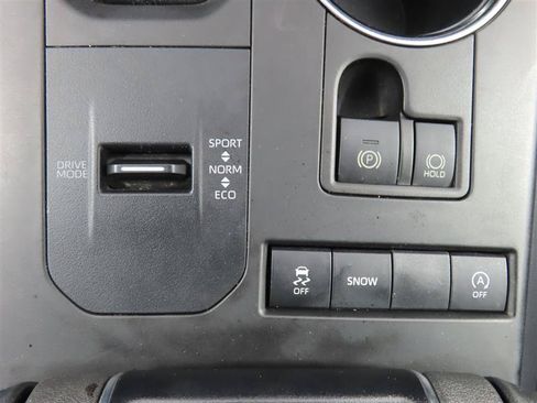 Used 2021 Toyota Highlander XSE FWD image 31