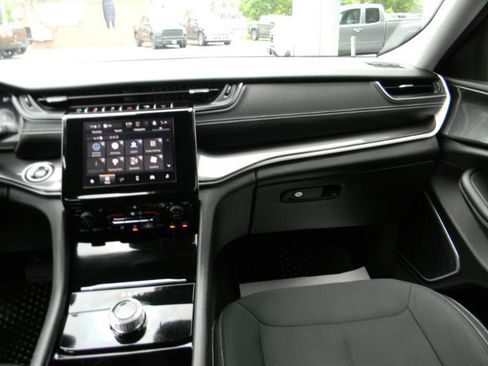 Used 2021 Jeep Grand Cherokee L Laredo w/ Luxury Tech Group I AWD/4WD image 19