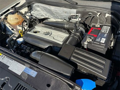 Used 2017 Volkswagen Tiguan Limited image 24