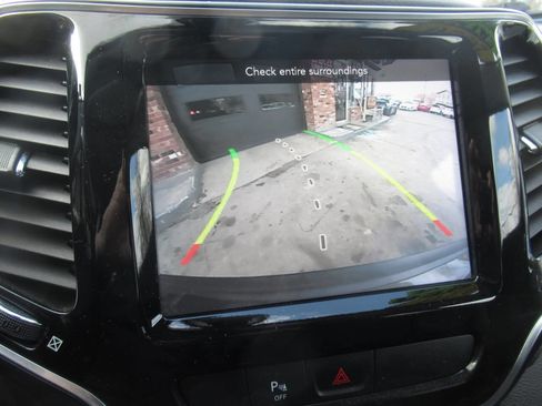 Used 2020 Jeep Cherokee Limited w/ Mopar Interior Package image 31