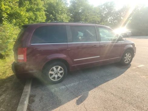 Used 2009 Chrysler Town & Country Touring FWD image 6