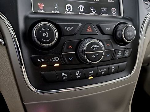 Used 2017 Jeep Grand Cherokee Limited w/ Luxury Group II image 16