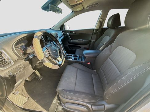 Used 2020 Kia Sportage LX image 16