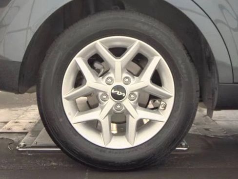 Certified 2025 Kia Soul LX w/ LX Technology Package FWD image 11