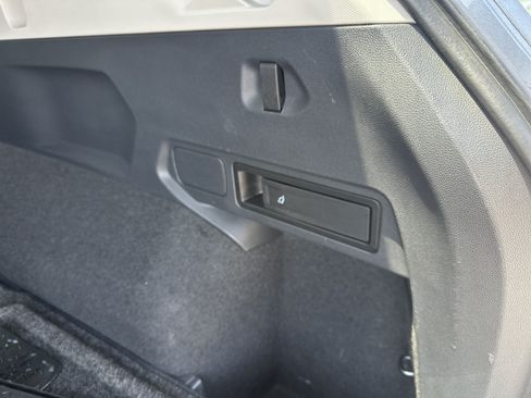 Used 2020 Volkswagen Tiguan SE w/ Panoramic Sunroof Package AWD/4WD image 30