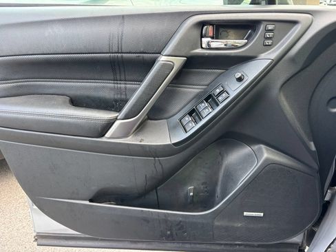 Used 2017 Subaru Forester 2.5i Touring AWD/4WD image 5