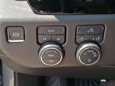 Used 2023 Chevrolet Silverado 1500 LT image 17