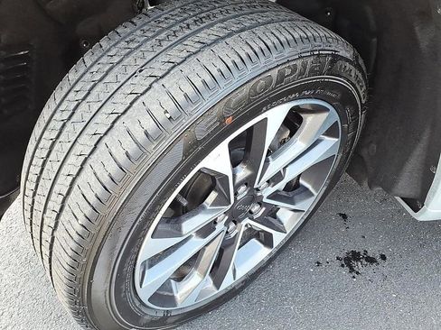 Used 2022 Jeep Grand Cherokee Overland w/ Luxury Tech Group IV image 9