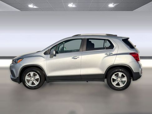 Used 2019 Chevrolet Trax LT w/ LT Convenience Package image 2