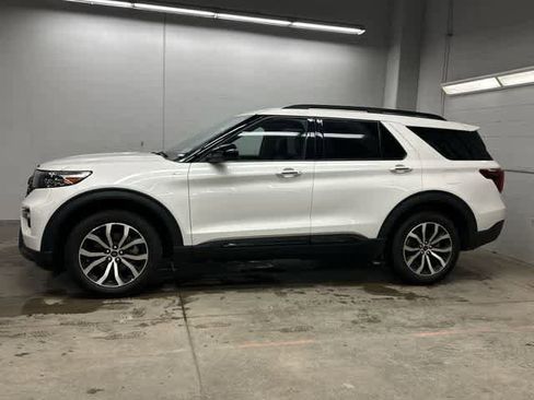Used 2024 Ford Explorer ST-Line w/ Class IV Trailer Tow Package image 2