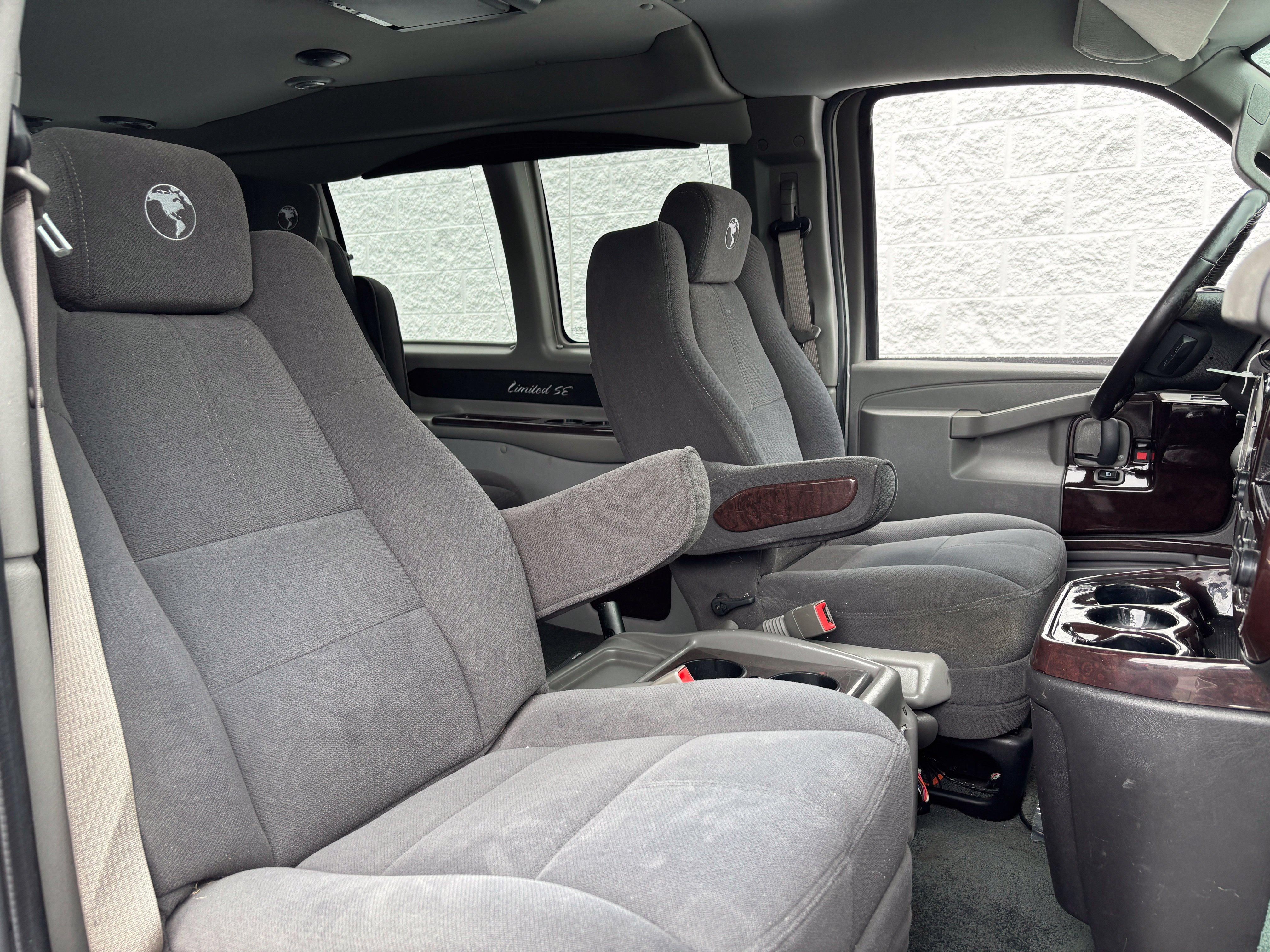 Used 2019 Chevrolet Express 2500 w/ Enhanced Convenience Package RWD image 22
