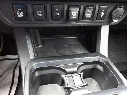 Used 2019 Toyota Tacoma TRD Sport w/ Technology Package AWD/4WD image 40