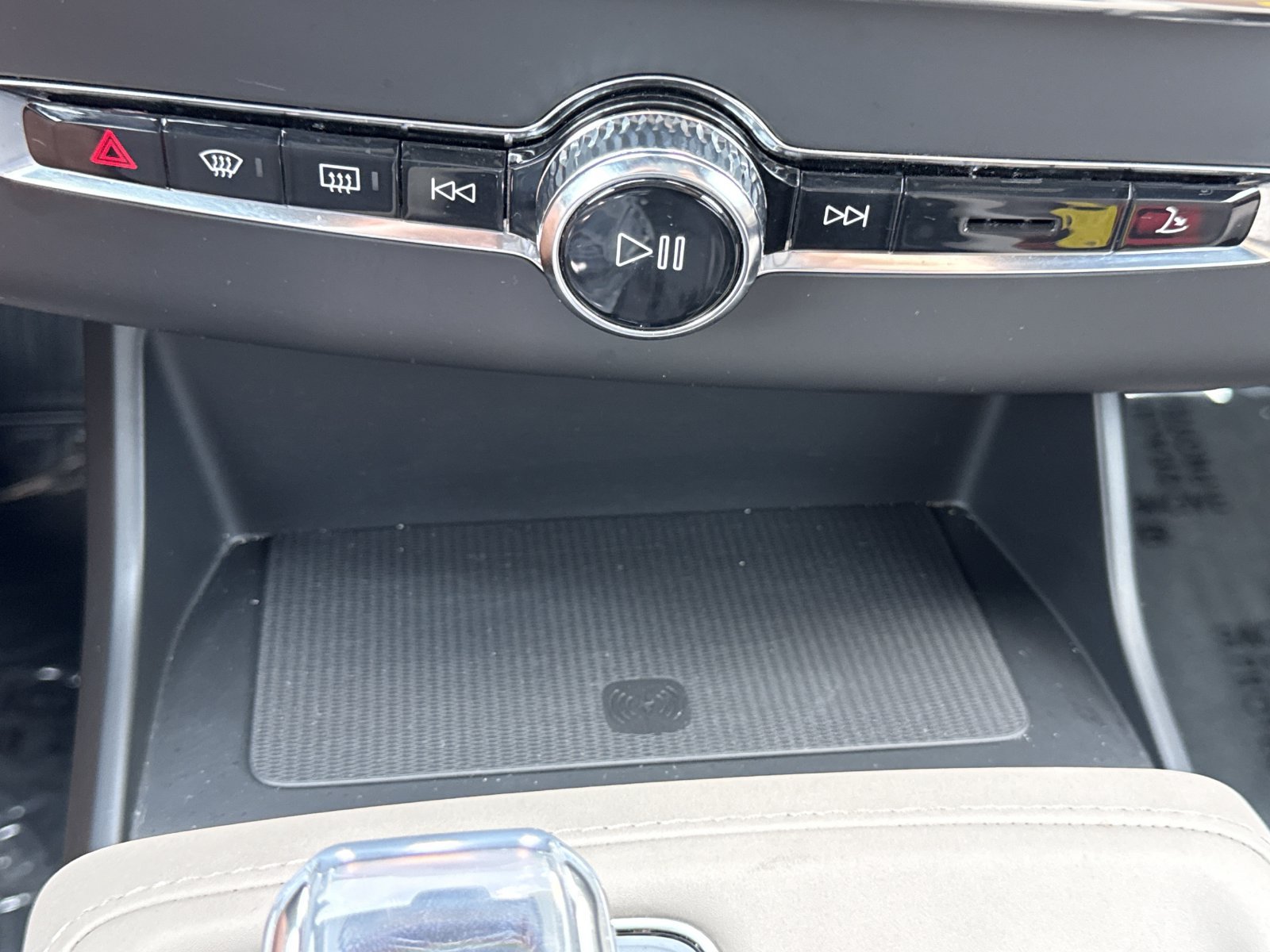 Certified 2026 Volvo XC90 B6 Plus AWD/4WD image 24