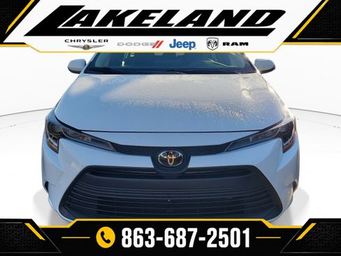 Used 2025 Toyota Corolla LE FWD image 2