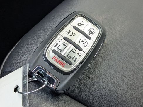 New 2026 Chrysler Pacifica Select FWD image 28