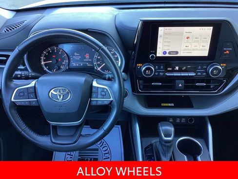 Used 2023 Toyota Highlander XLE image 20