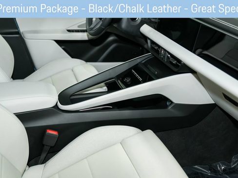 Used 2025 Porsche Macan 4S Electric AWD/4WD image 62
