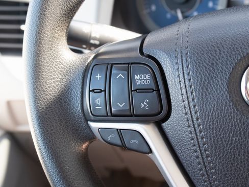 Used 2020 Toyota Sienna LE image 8