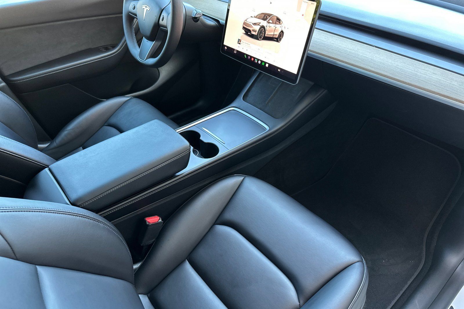 Used 2022 Tesla Model Y Long Range AWD/4WD image 17