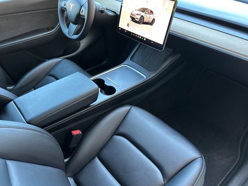 Used 2022 Tesla Model Y Long Range AWD/4WD image 17