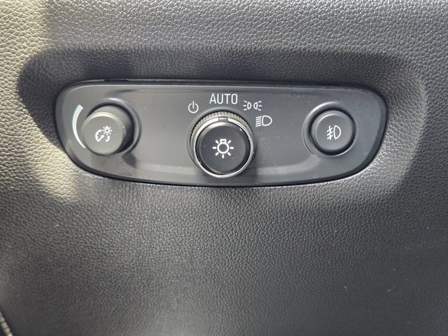 Used 2021 Chevrolet Traverse LT FWD image 22