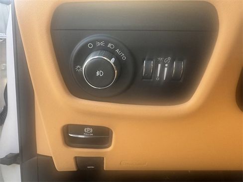 New 2025 Jeep Grand Cherokee Summit image 23