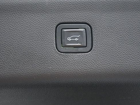 Used 2018 Buick Enclave Essence AWD/4WD image 28