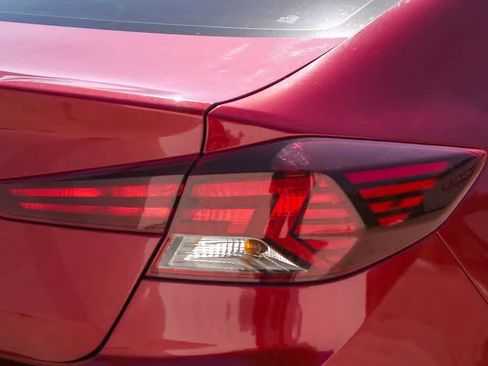 Used 2019 Hyundai Elantra SEL image 10