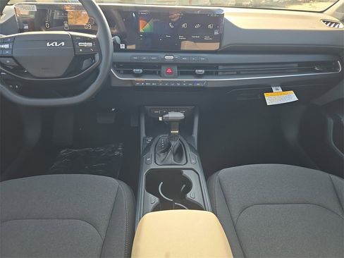 New 2025 Kia K4 LXS image 16