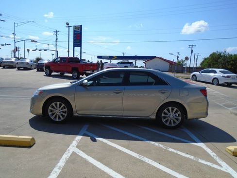 Used 2014 Toyota Camry XLE FWD image 3