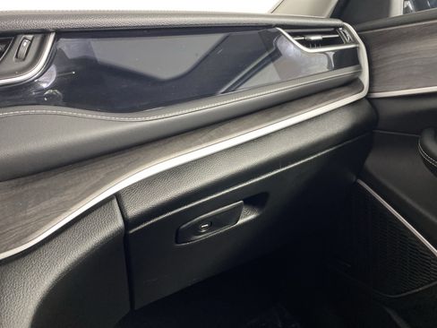 Used 2023 Jeep Grand Cherokee 4WD 4xe image 32