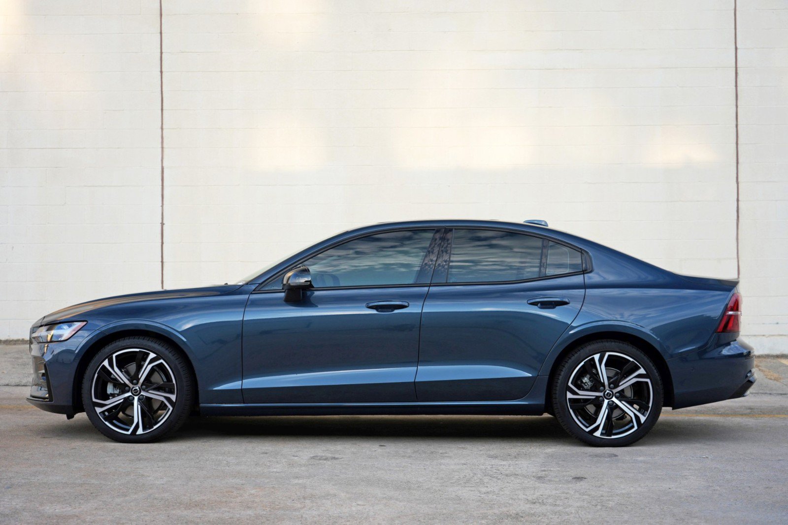 Used 2025 Volvo S60 B5 Plus w/ Climate Package FWD image 9